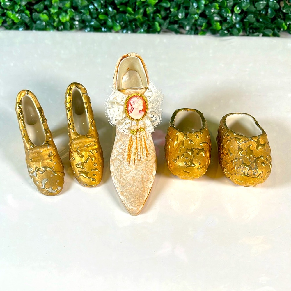 Vintage,bundle of‎ decoration shoes.